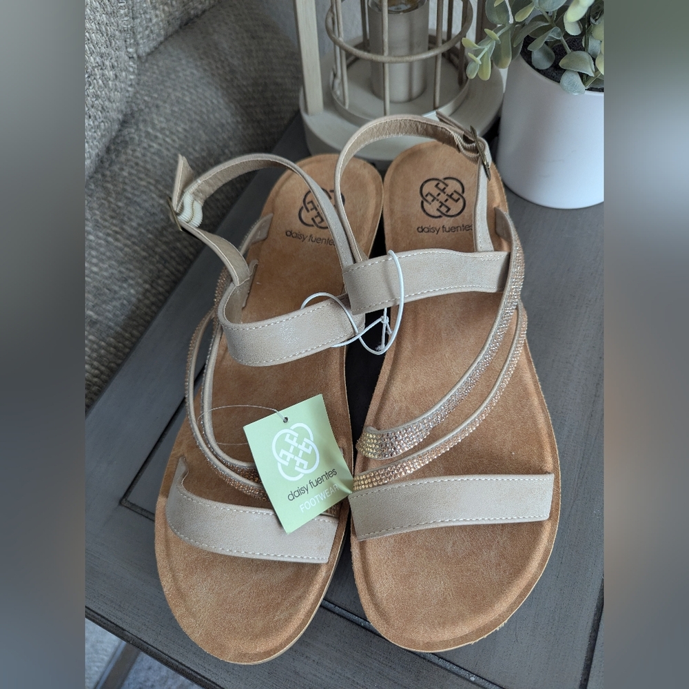 Daisy Fuentes Women's Tan Sandals with Sparkling Straps